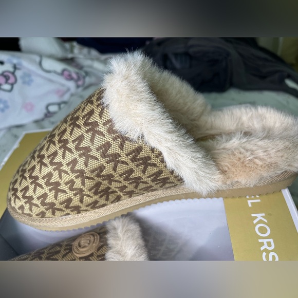 Janis Slippers from Micheal Kors - Picture 1 of 5